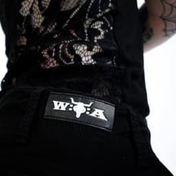 W:O:A - Shorts Woman – Bild 5